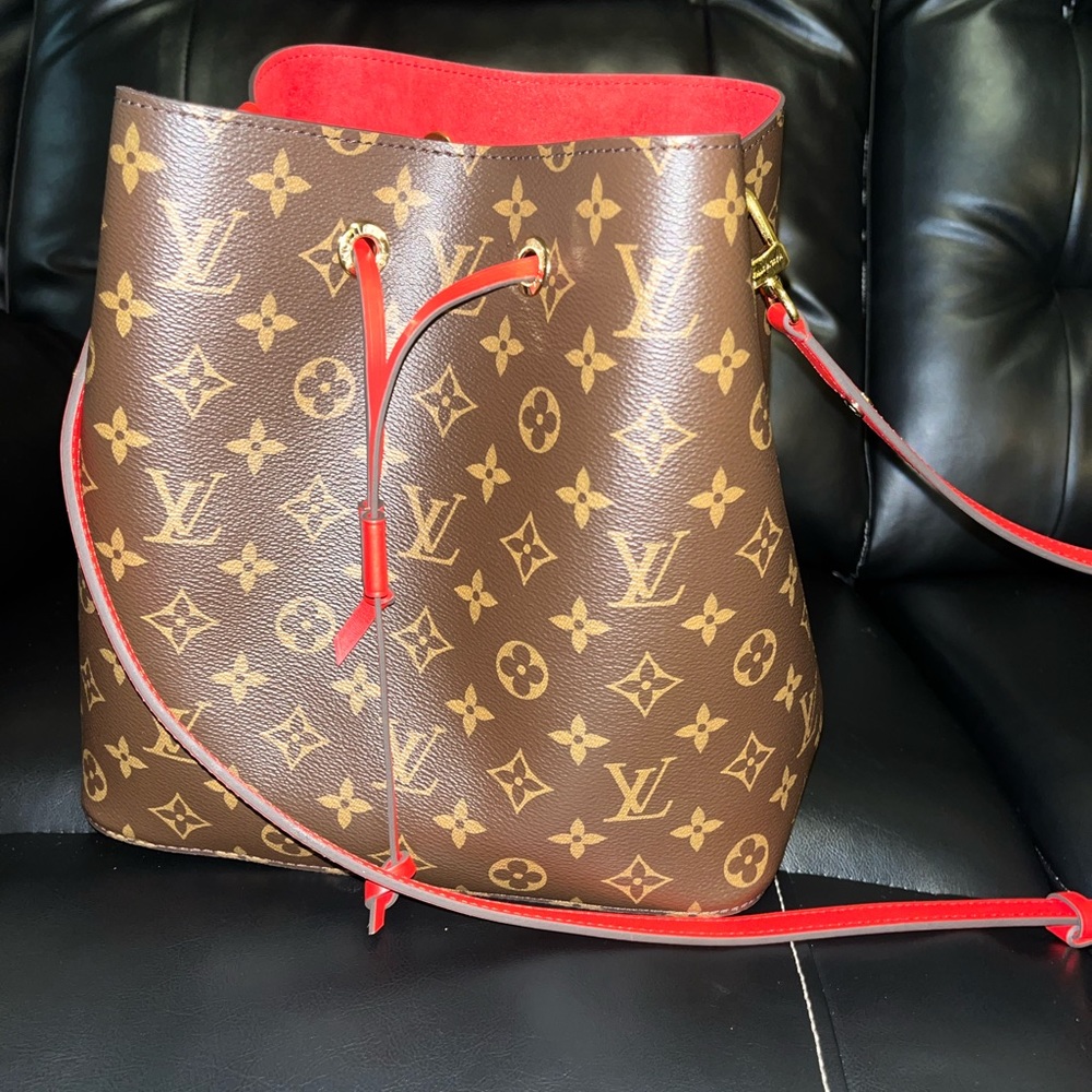 Louis Vuitton NEONOE